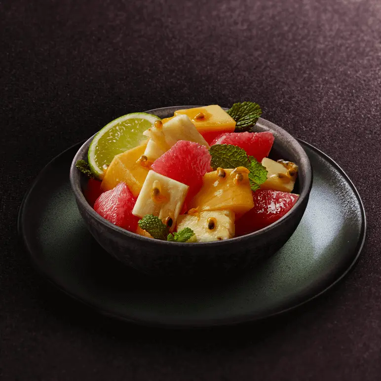 Coupe de fruits exotiques frais