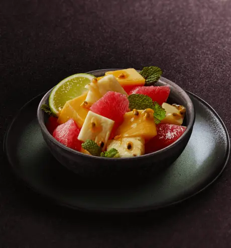 Coupe de fruits exotiques frais