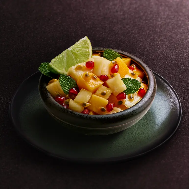 Coupe de fruits exotiques frais